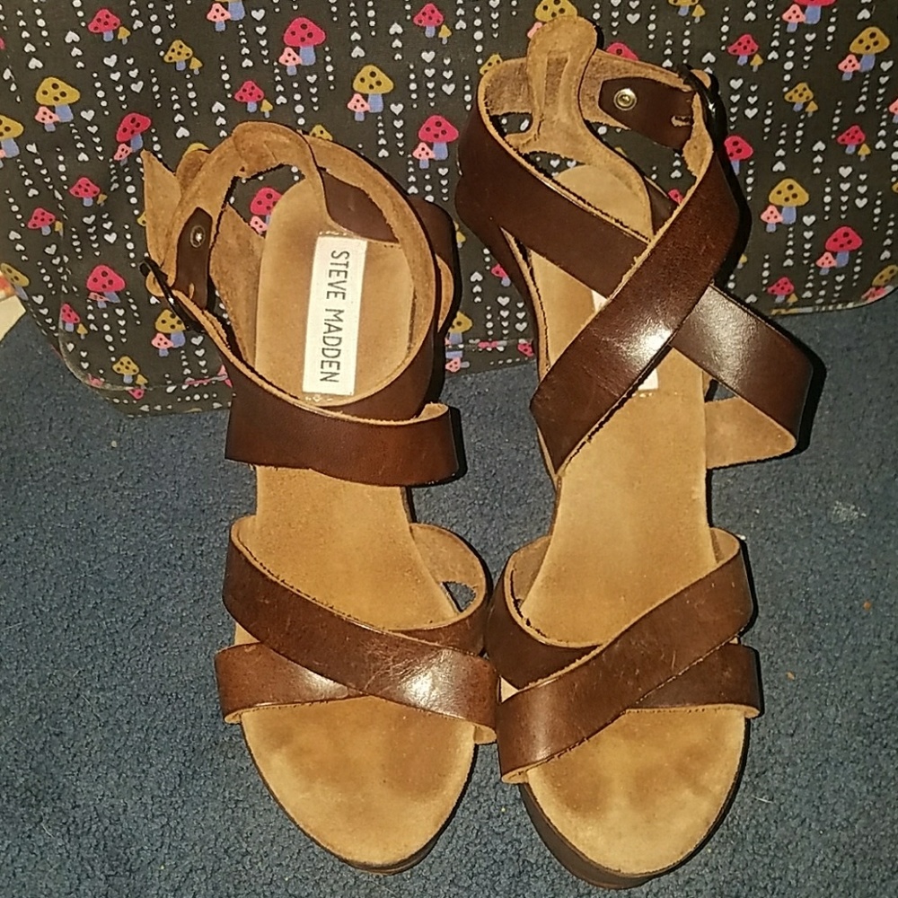 Criss cross platform wedges